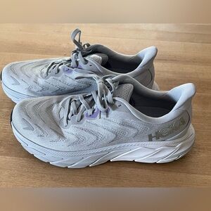 Women's HOKA One One size 9